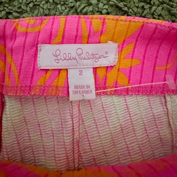 Lilly Pulitzer Liza shorts in Pop Pink Seaesta - size 2 - Picture 2 of 8